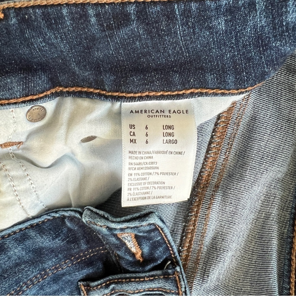 American Eagle Slim Straight Jean - Size 4 - Picture 8 of 8